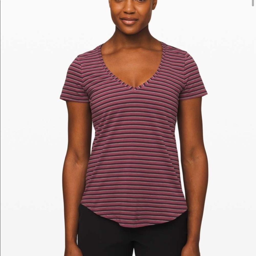 Lululemon size 6 tee